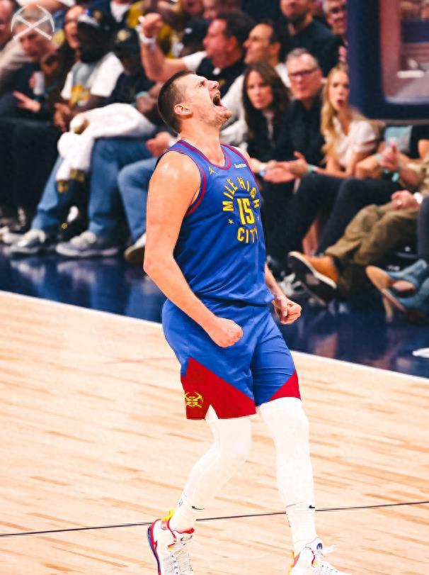 关于掘金不断突破！，浓眉哥连续十二场比赛得分超过比赛规则变更观众掌声雷动的信息