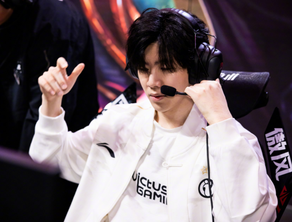 玩加电竞-包含TheShy在勇士比赛中势不可挡，惊险取胜引发热议！的词条