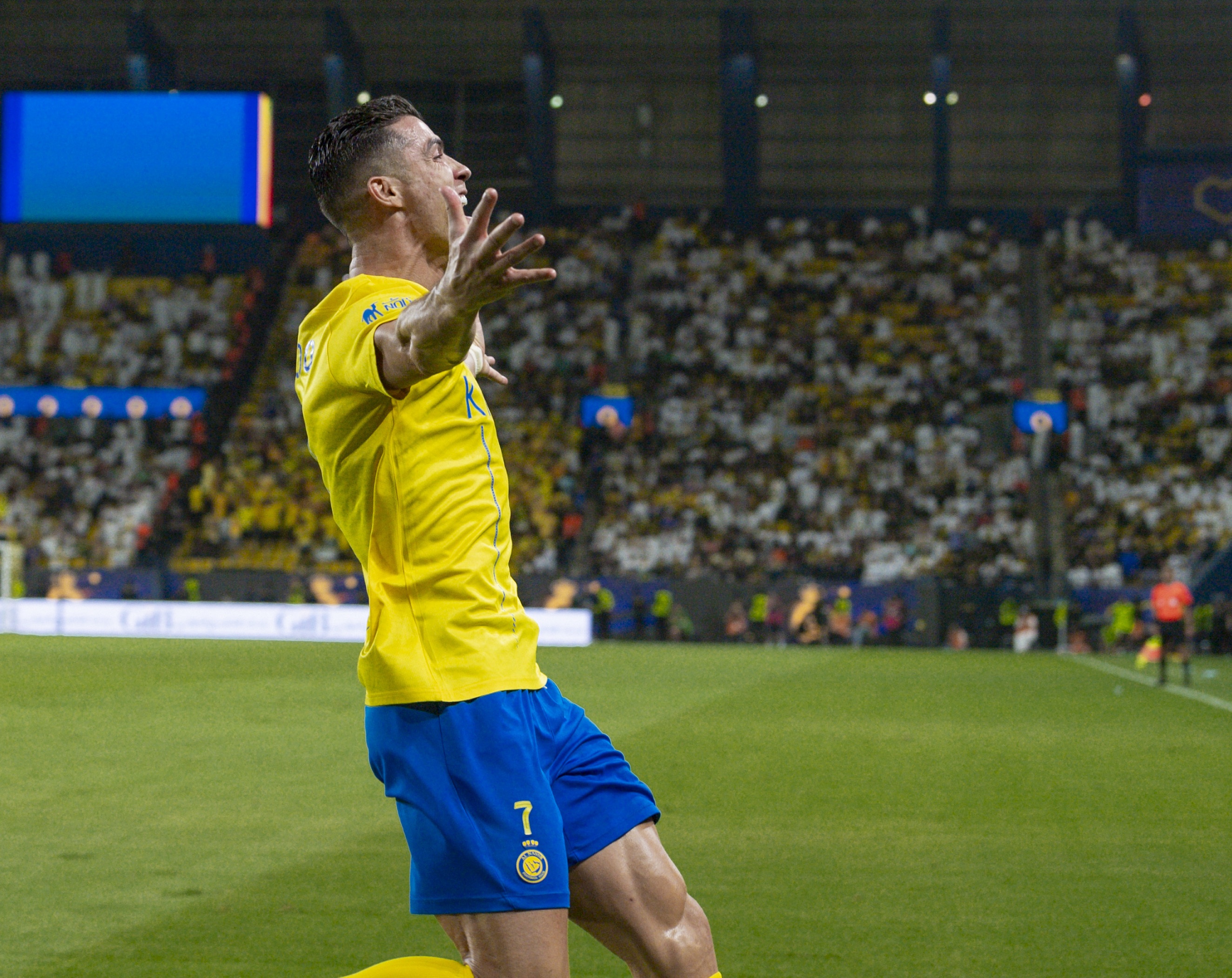 玩加电竞-C罗爆冷击败塞尔维亚队，战术调整引爆全场！的简单介绍