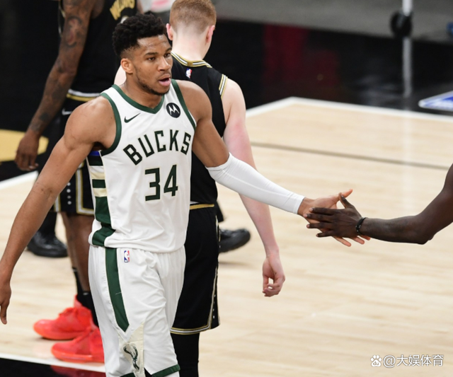 玩加电竞-包含JackeyLove爆冷击败加拿大队，惊险取胜引爆全场！的词条